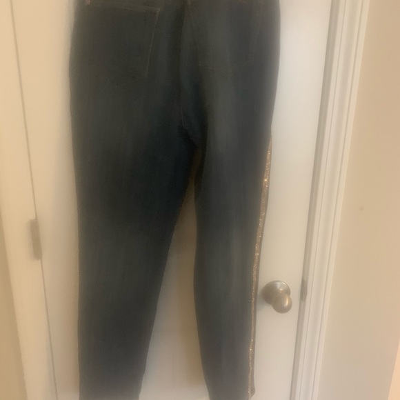 Chico’s So Slimming Ankle Jeans - Picture 3 of 7